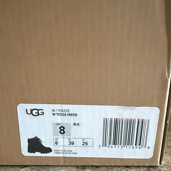 New In Box UGG Black Tioga Hiker Boots Size 8 - Picture 2 of 9